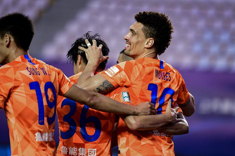 天津上半场仅6人轮换,首发中除了赖俊豪,剩余4人均打满半场