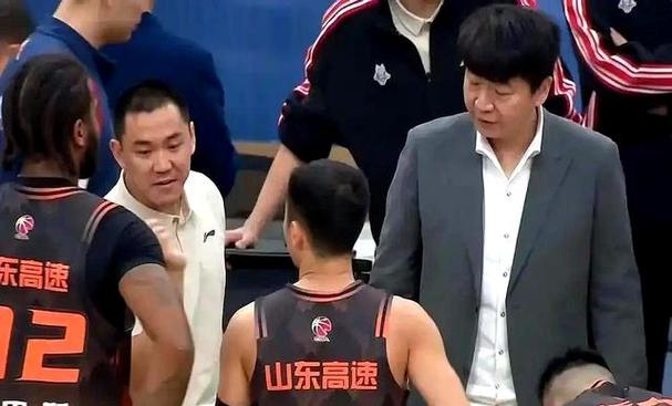 山东男篮不敌天津最多时落后23分，三点凸显邱彪真不如外籍助教
