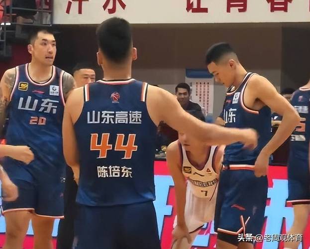 半场战报山东男篮36：58落后天津，球队无人得分上双