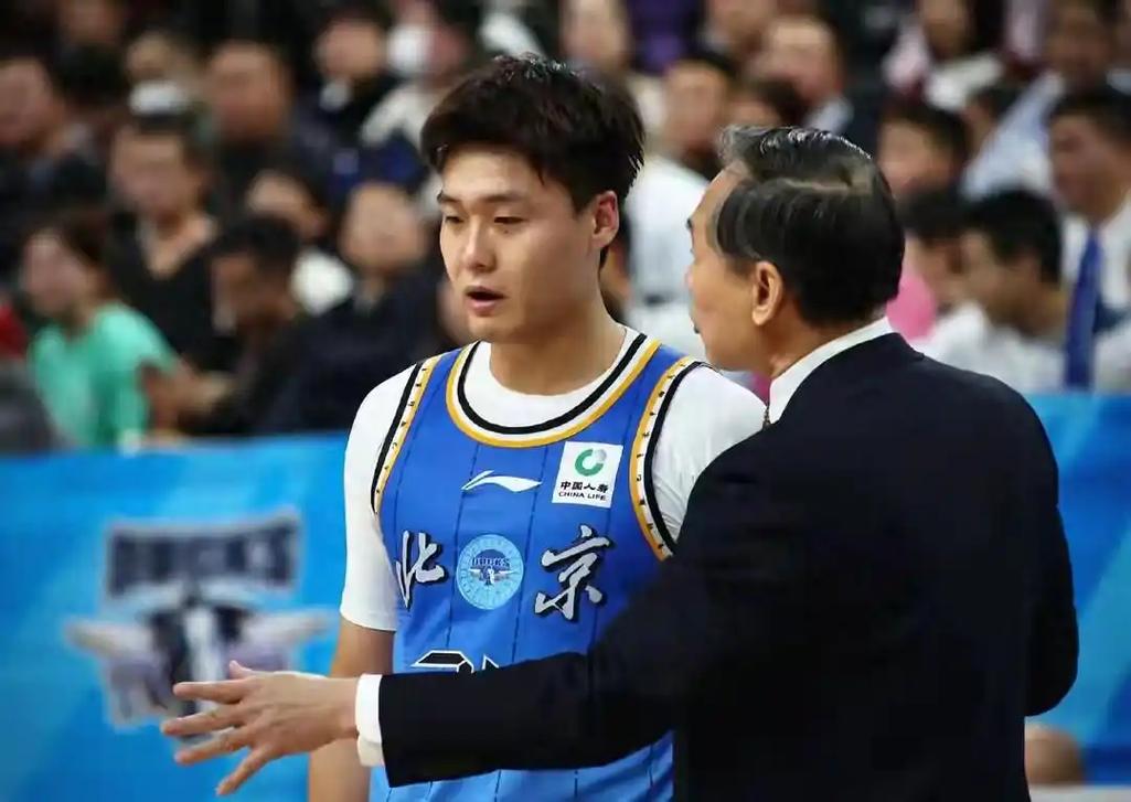 赵睿不当言论后致歉：情绪化回复，不应将情绪发泄在球迷朋友身上