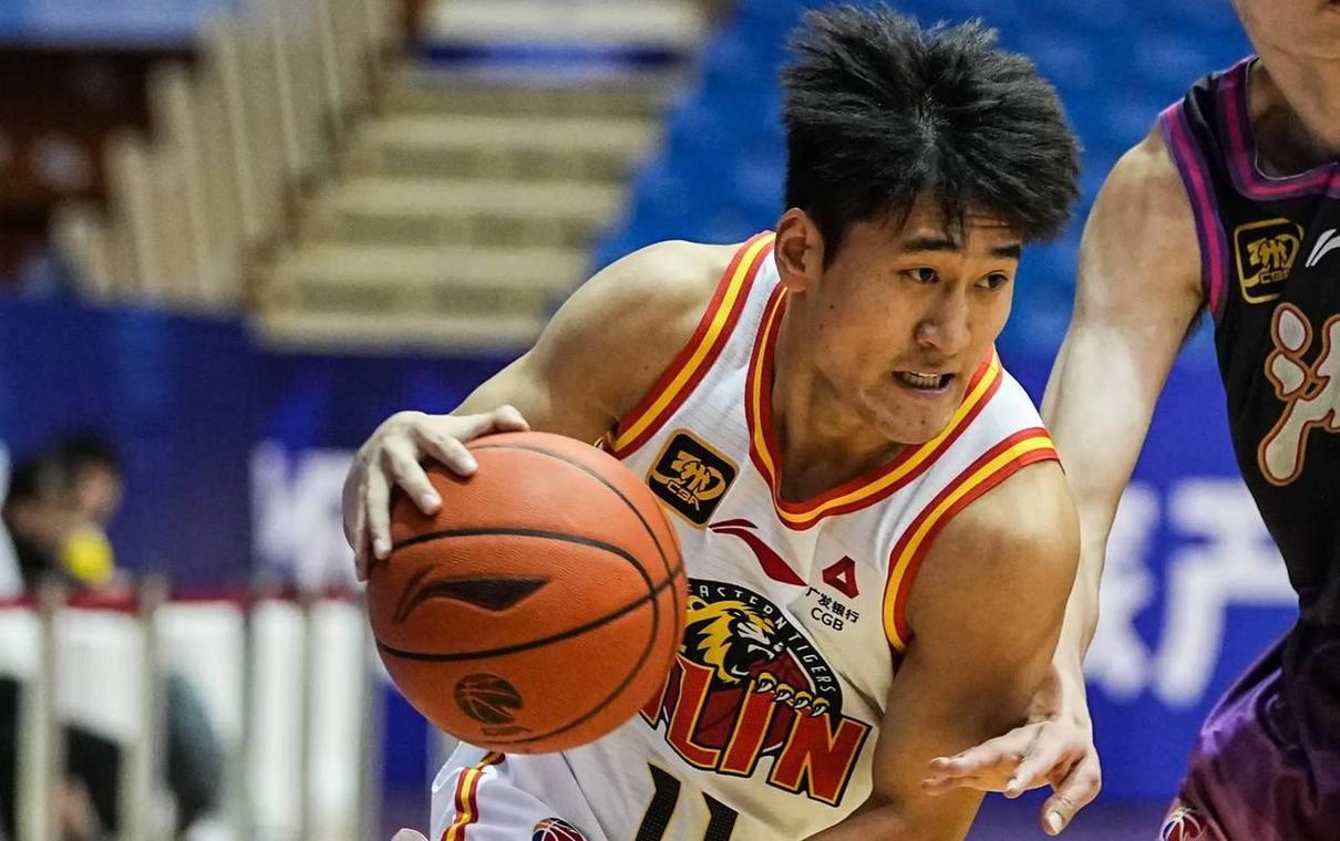 拿600万，被姜伟泽打爆！关键时刻不敢投，国手后卫原形毕露