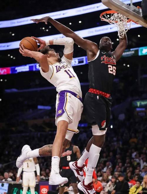 最冷血交易!1换3完成,刚应力性骨折就被交易,NBA生涯,结束了