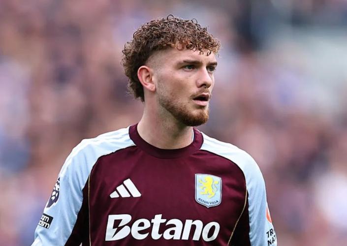 记者：埃利奥特将留在维拉，再出场3次将触发强制买断条款