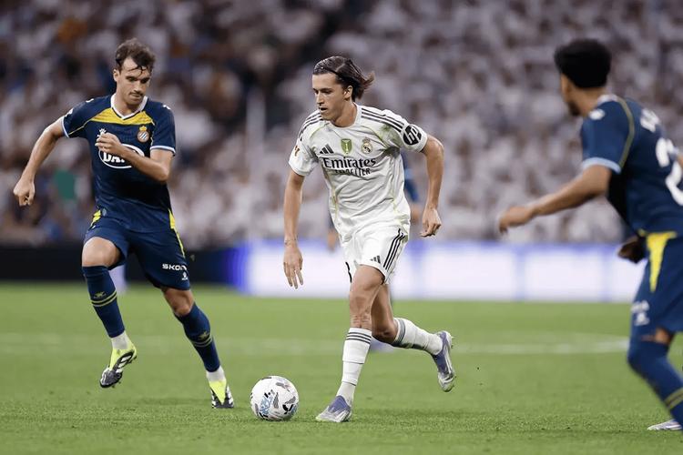 世体：卡雷拉斯近期状态不佳，皇马左后卫位置陷入用人困境