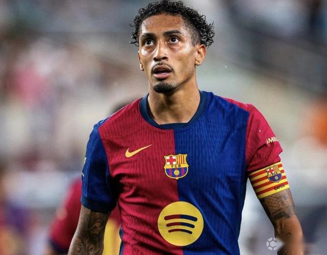 世体:孔德今天正常参加了巴萨的训练,拉菲尼亚缺席