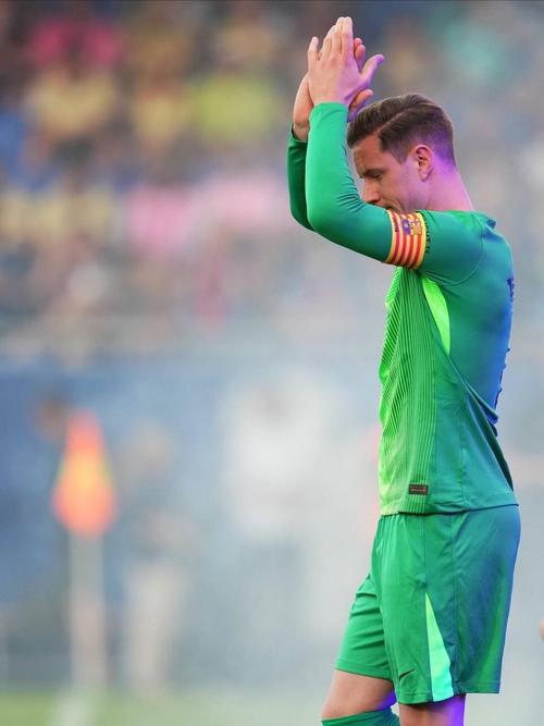 西媒:特狮肌肉受伤,或返回巴萨