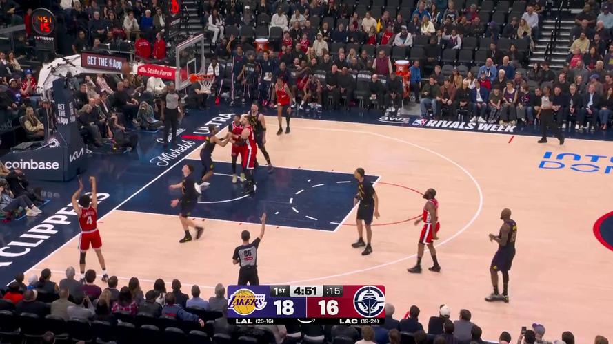 卢谈科比桑德斯的全能表现包括投篮和内线突破能力以及创造机会的技能_NBA直播