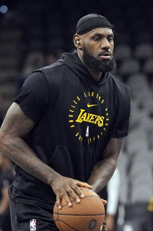 NBA专家：詹姆斯入选全明星是生涯成就奖至少四人比他更配这席位