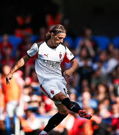 官方:米兰签下切尔西18岁中场伊德里西,球员将加入米兰未来