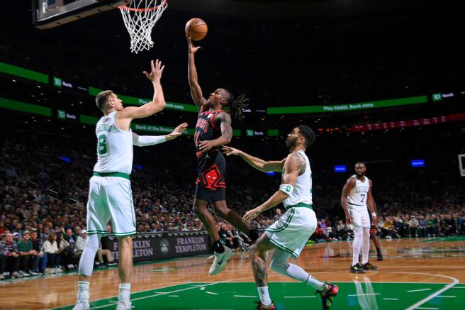 多苏穆29分8篮板9助NBA常规赛芝加哥公牛125118迈阿密热火