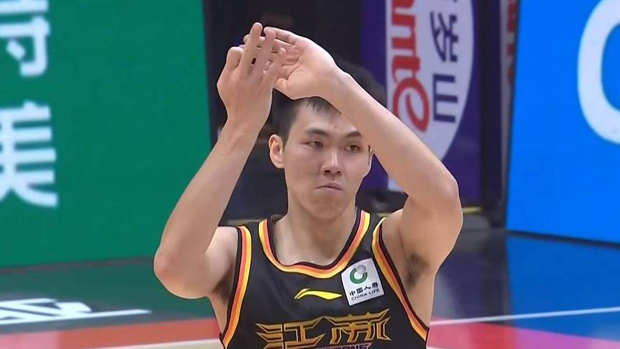 冲进前四！深圳大胜江苏近7战6胜王浩然两双庞峥麟15+3+4