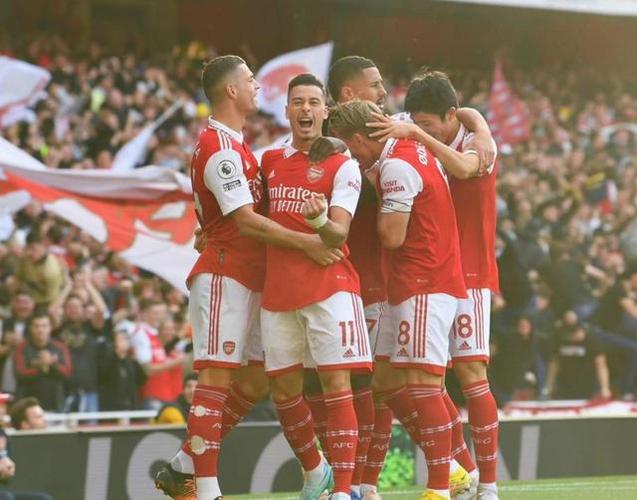 两场逆转,两场冷门,曼城处于尴尬位置,曼联隔空挑战阿森纳