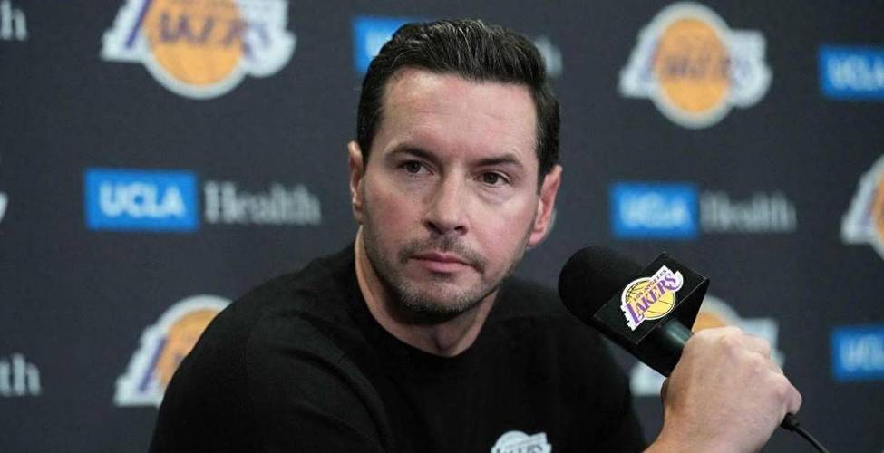 雷迪克又把湖人球迷整无语了!防守仍垮,五小自杀,让人失望!