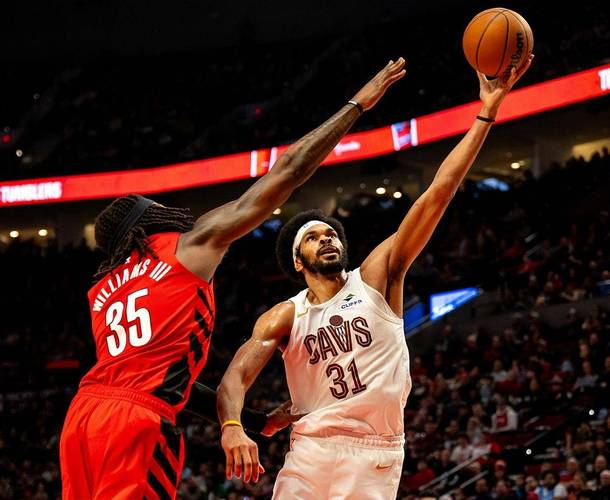 40分17板5助4帽0失误!历史首人!阿伦打爆大根,杨瀚森看清差距