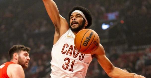 制霸攻防,艾伦23中16砍40分17板5助2断4帽0失误