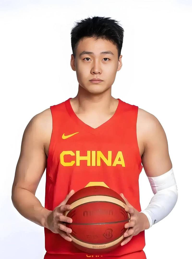 影响恶劣!中国男篮队长搞地域歧视+破坏民族团结应该公开道歉