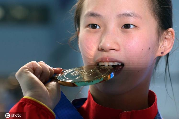 12场10球!国米队长联赛进球追平球队传奇MVP奖杯送过生日的女儿