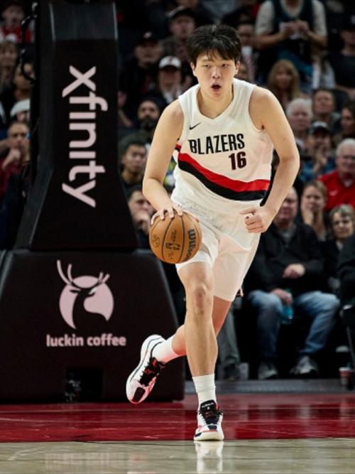 开拓者111130不敌骑士,杨瀚森1板1助1失误,艾伦40+17