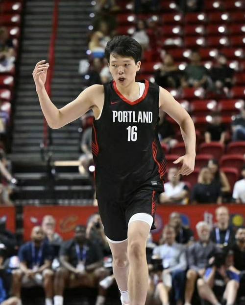 杨瀚森1板1助攻开拓者不敌骑士5连败，阿伦生涯之夜40分17板5助攻