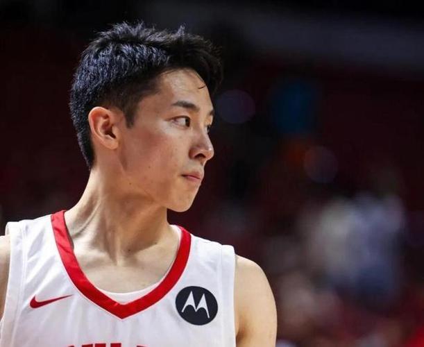 复出就打背靠背!日本后卫场均比杨瀚森多10分钟,太羡慕