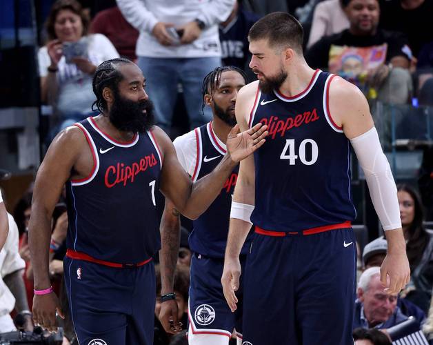 大胜!伦纳德25+8狄龙20中7,湖人弃将尽力,祖巴茨14+20米勒立功