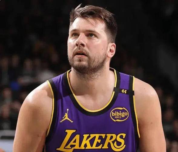 30分15板8助！就在今天，一项尘封60年的NBA纪录被东契奇打破了