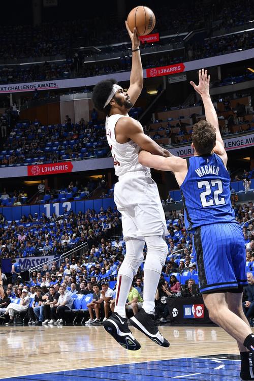 阿伦生涯之夜！29分钟轰40+17连刷新高完爆克林根骑士官方晒海报