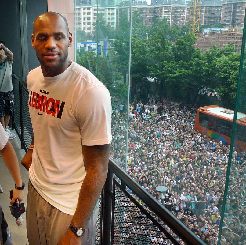 詹姆斯谈湖人现状:我们会越来越好!缺少里夫斯很难看出真正实力