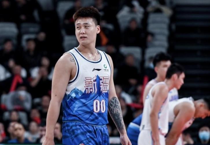 矛盾公开！赵睿回怼新疆球迷，王哲林喊出3年规划，1人让他佩服