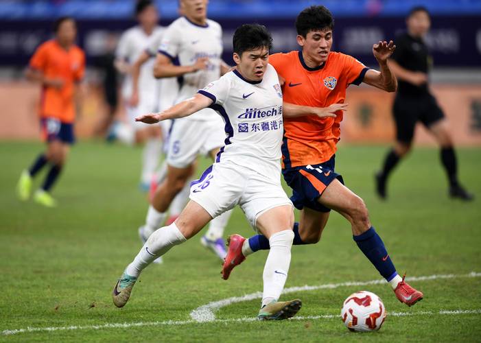 足球报:津门虎受限于全年亿元左右的运营预算,难以招揽强援