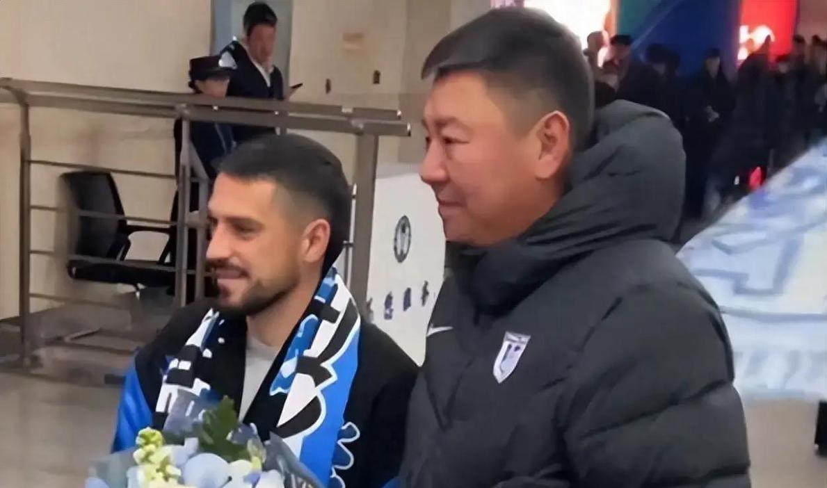 大连英博宣布斯坦丘加盟