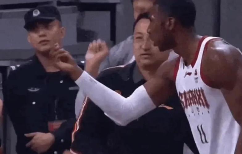 广东宏远今日早报！徐杰官宣伤情报告，杜锋深夜发声，萨林杰摆烂