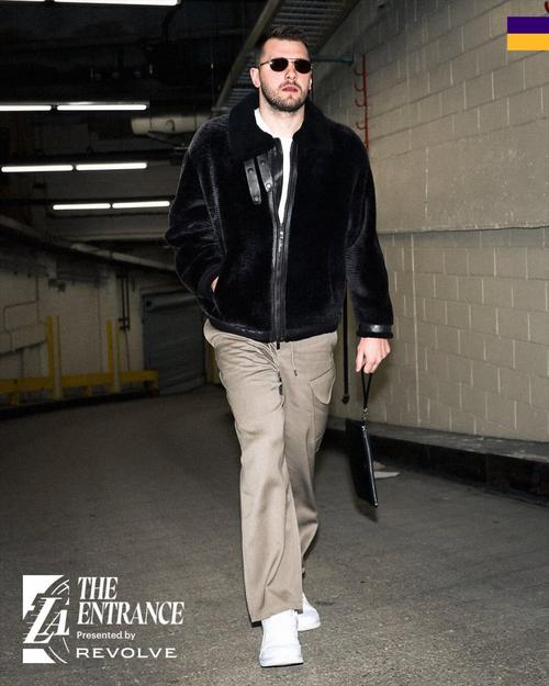 布伦森打铁准三双，詹皇22分东契奇空砍30+15+8，尼克斯完胜湖人