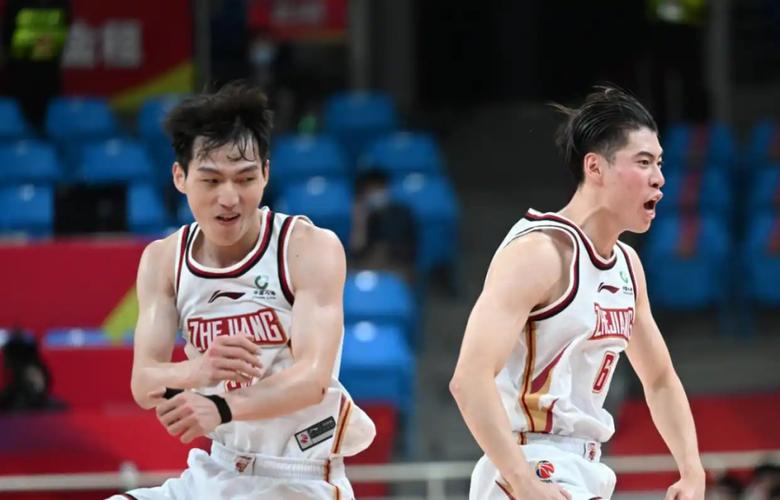 拿600万，9投仅2中，在场输10分！球迷：这状态别去霍霍国家队了