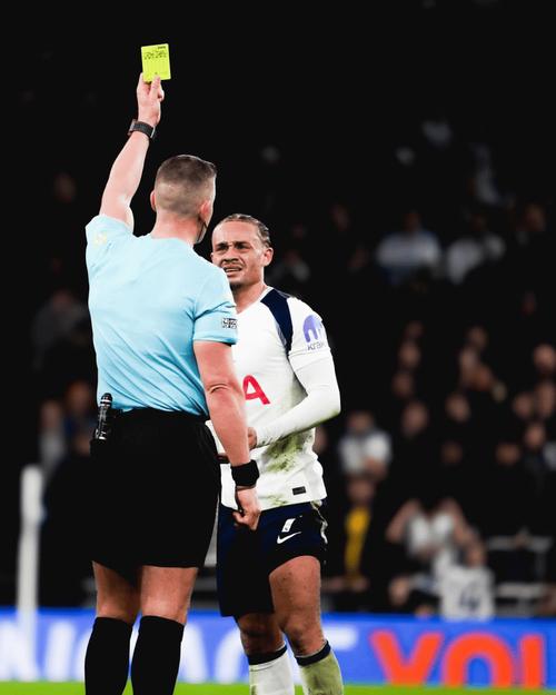 被出示黄牌，西蒙斯社媒晒知名网红uno梗图