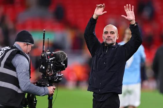 内维尔：弗兰克简化了比赛这支曼城没冠军脊梁，顶不住猛攻