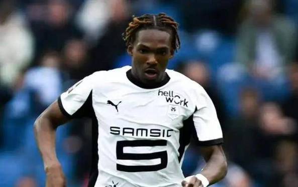 利物浦压哨重磅签约7000万欧敲定20岁天才中卫近半年已花5.53亿