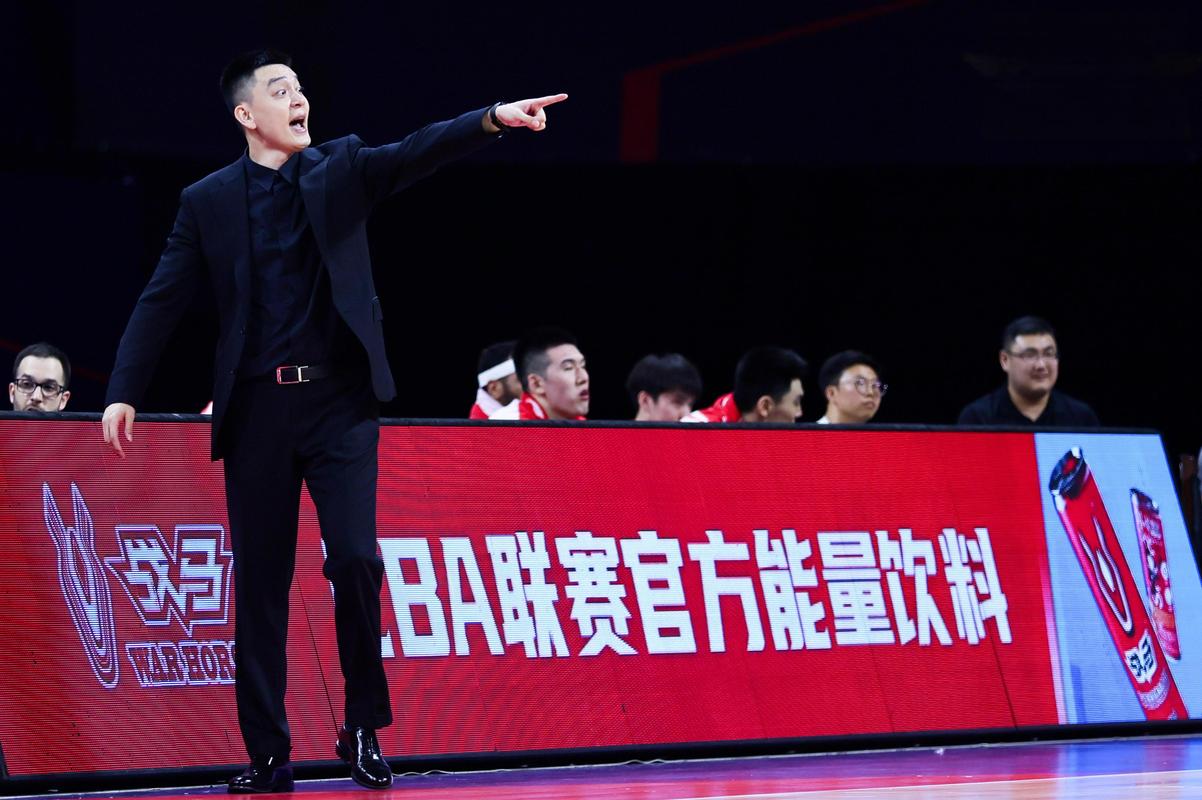 三连冠主帅转身离开,杨鸣辞职那一刻,辽篮的时代真的结束了吗