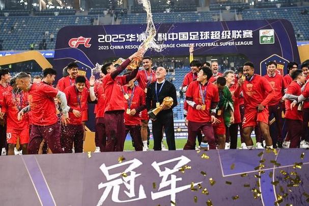 喜讯！上海海港做出冬窗最明智一个决定，扣5分也能卫冕中超冠军