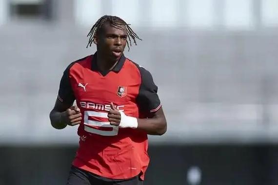 记者：利物浦仍担心截胡雅凯，正努力尽快敲定交易