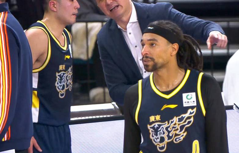 广东内线万人捅！萨林杰无态度，王少杰焦泊乔强顶五号位，咋整