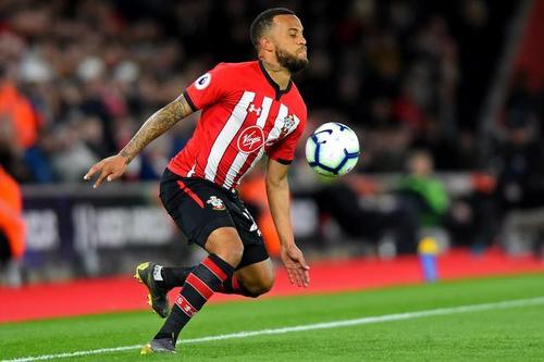 天空体育：南安普顿即将接受狼队对阿姆斯特朗的报价