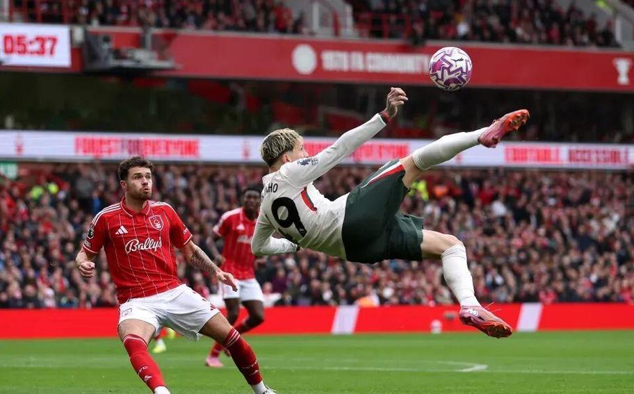 差点让切尔西崩盘！加纳乔表现低迷，半场被换下