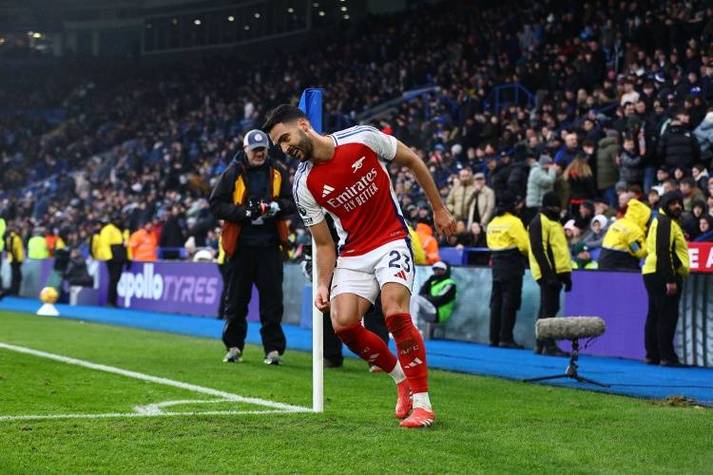 名记：阿森纳担心梅里诺因严重脚伤长期缺阵，他将去看专家