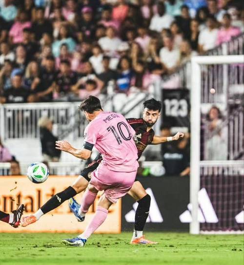 第100分钟绝杀！红牌+点球，西甲豪门拒绝爆冷，2亿巨星一击致命