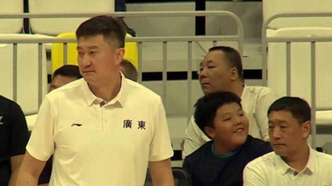 广东爆冷不敌宁波重蹈辽篮覆辙！网友建议杜锋学杨鸣，该不该下课