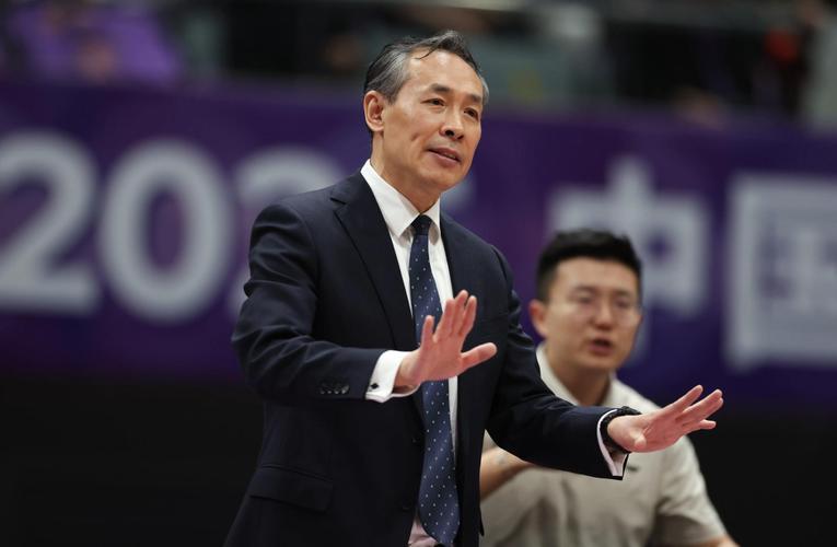 许利民：联赛才第一阶段暴露问题很正常，需要逐步磨合和改进