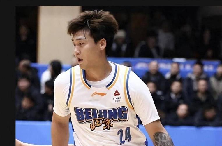 赵睿关键时刻2罚不中！北京4分钟被打110遭翻盘，青岛2将1战封神