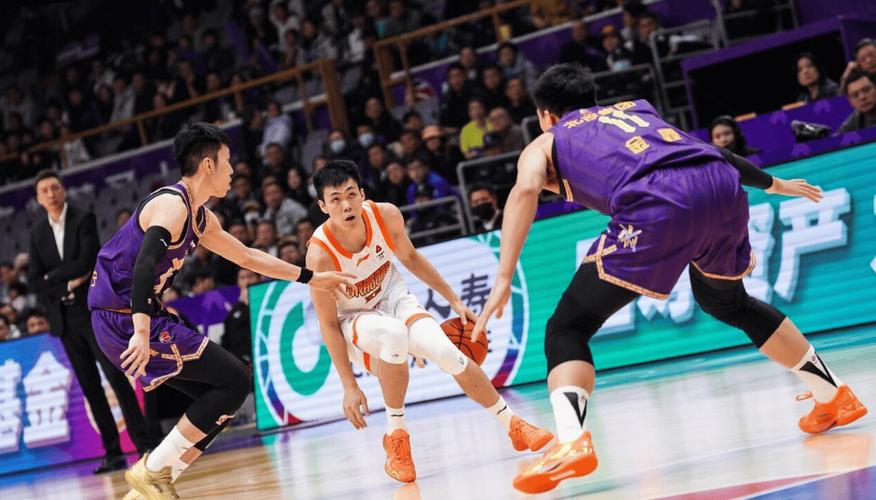 仅打7分钟再度崴脚！徐杰受伤让郭士强比杜锋急高诗岩地位更稳了