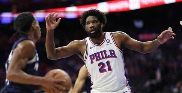 马克西谈恩比德：他今晚的上场时间比我还长真是太棒了